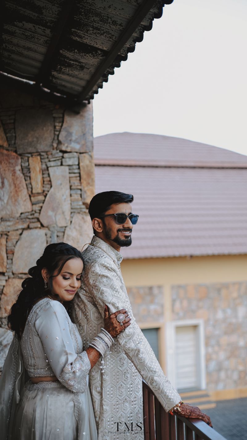 Traditional Indian wedding couple portrait – Vardhman & Kavita